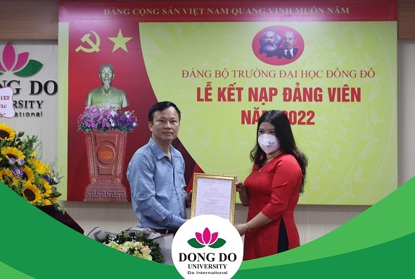 Lễ kết nạp đảng viên mới: đồng chí Trương Thị Lan