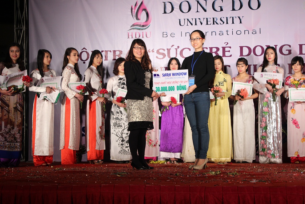 Sara Window tặng 30 suất học bổng trong đêm chung kết Miss HDIU 2014