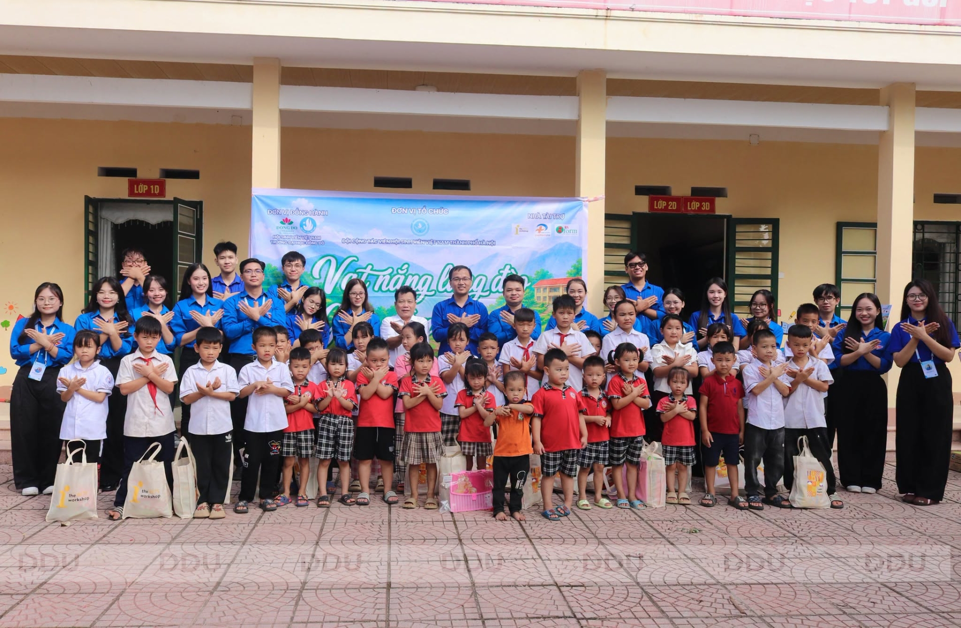 Tuổi trẻ Trường Đại học Đông Đô 