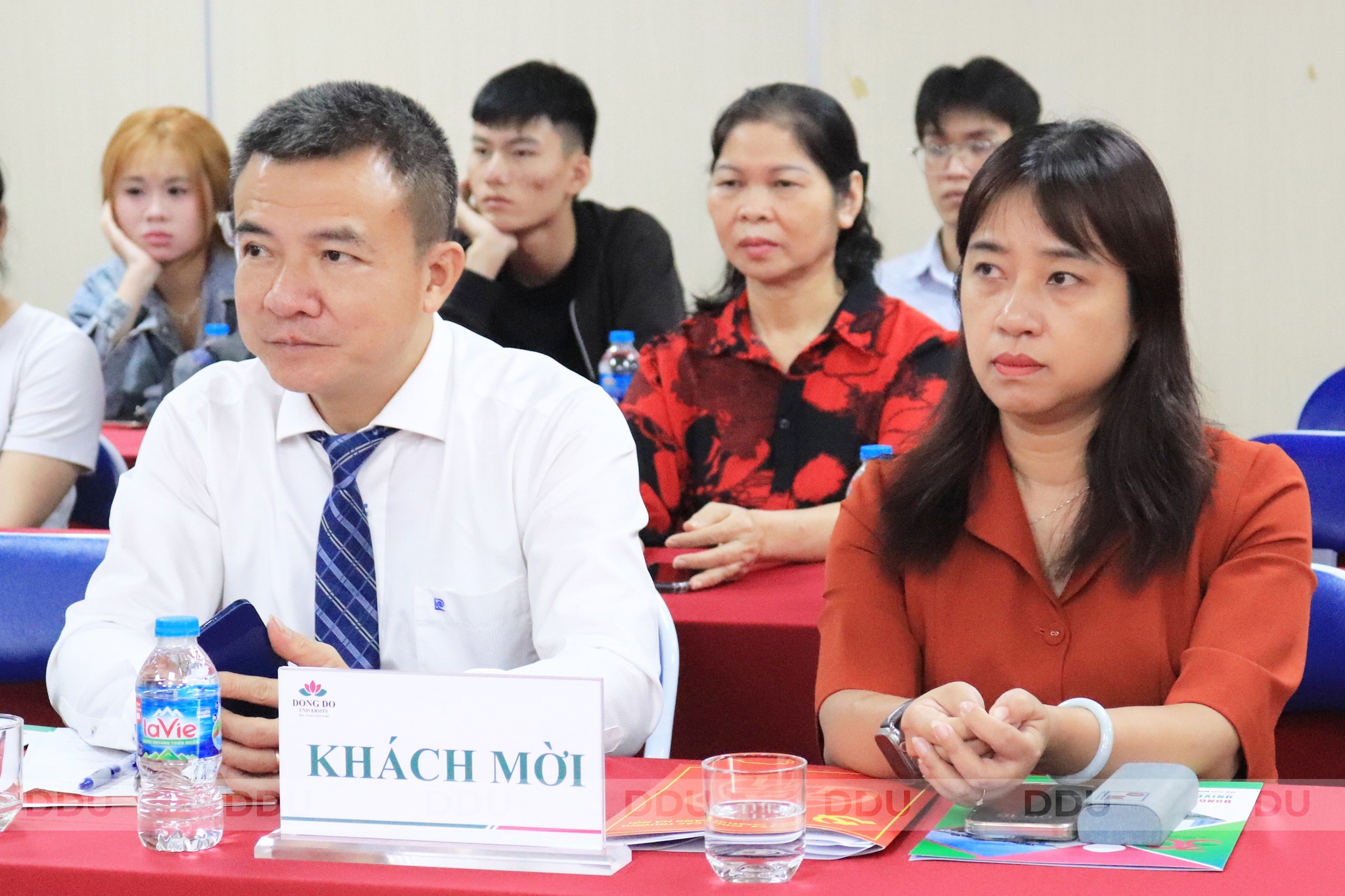 Các đồng chí trong Đảng ủy Khối các trường Đại học, Cao đẳng Hà Nội tham dự buổi lễ