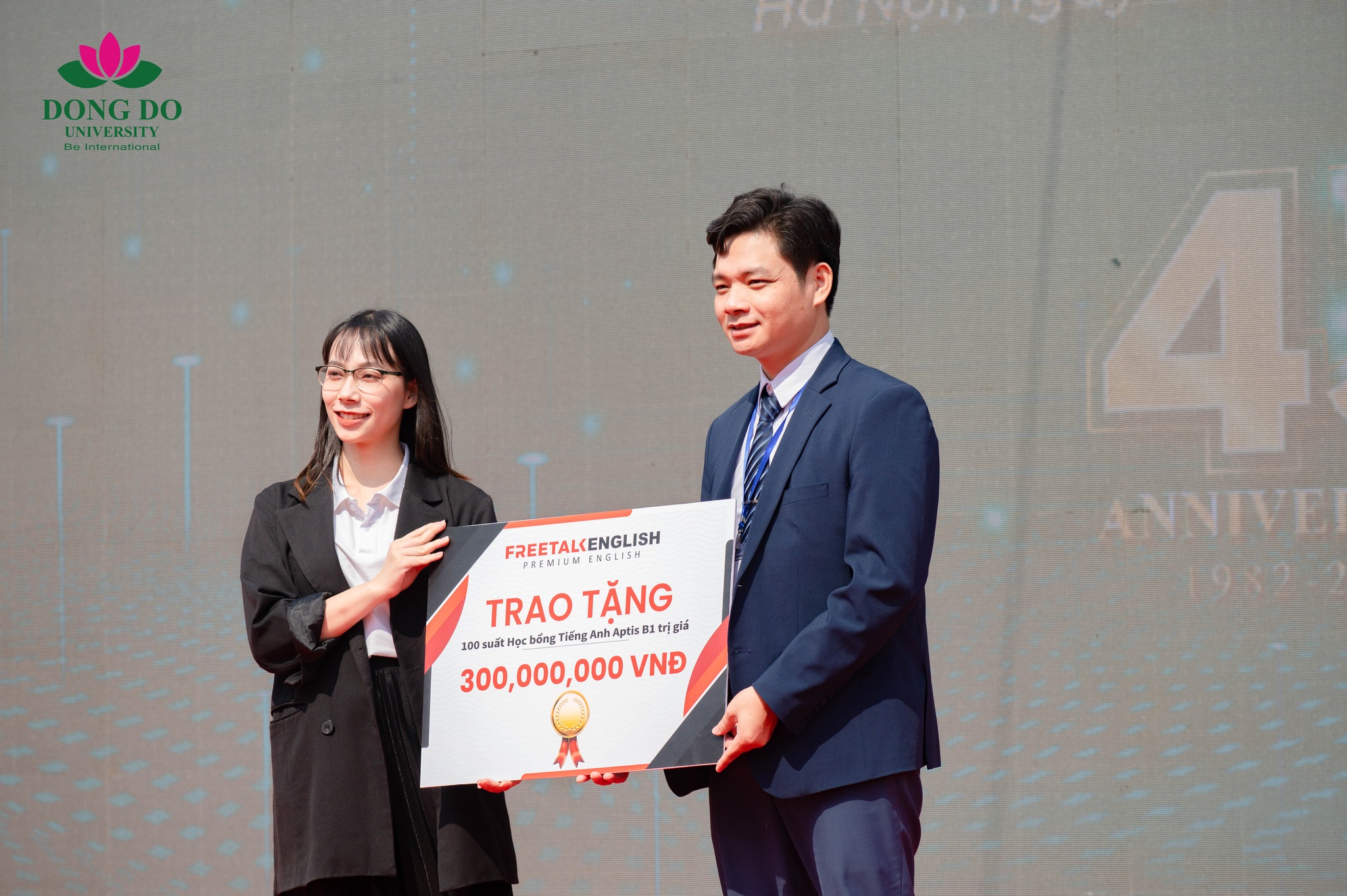 Freetalk English trao 100 học bổng tiếng Anh Aptis B1