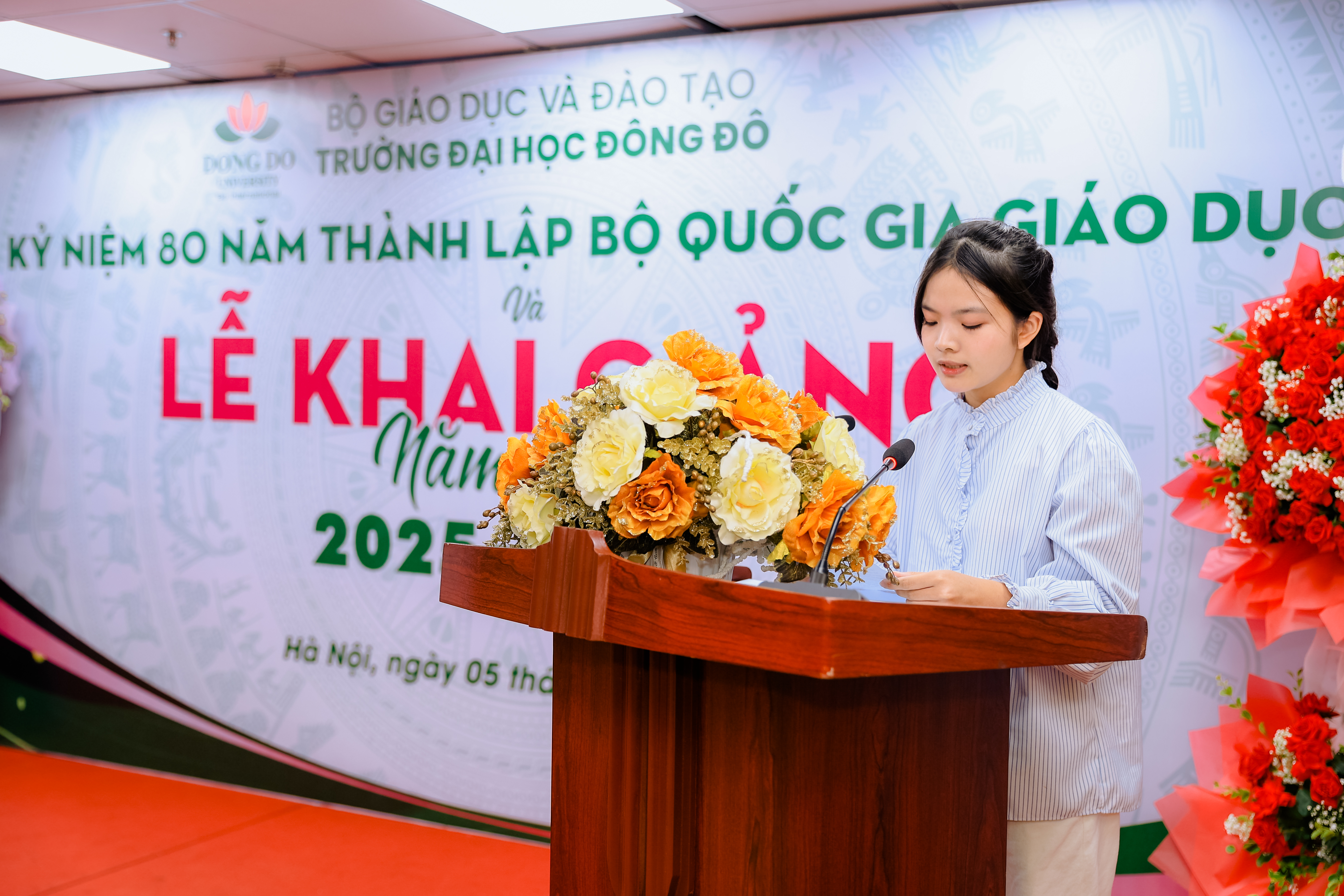 Phạm Khánh Nhi – tân sinh viên Khóa 30 phát biểu tại buổi lễ