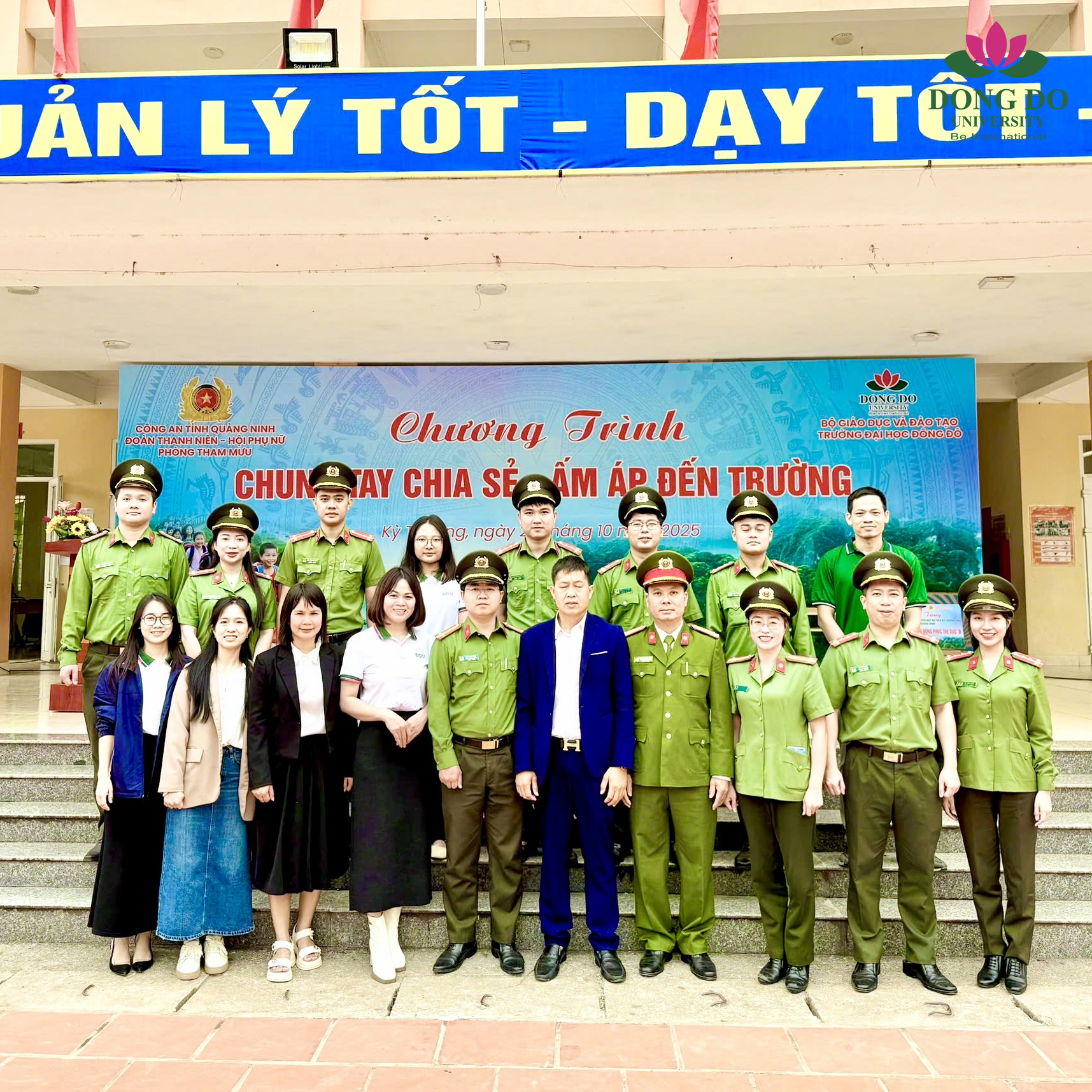 Đoàn Thanh niên Trường Đại học Đông Đô chung tay cùng công an tỉnh Quảng Ninh trao yêu thương đến các em nhỏ Trường TH&THCS Kỳ Thượng