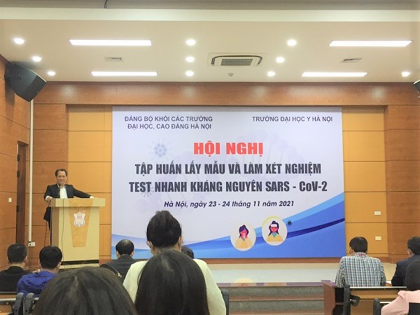 Hội nghị tập huấn kỹ thuật lấy mẫu xét nghiệm tầm soát covid-19 cho cán bộ y tế các trường Đại học, Cao đẳng tại Hà Nội