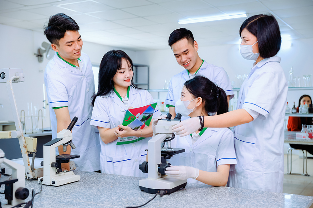 Khung chương trình đào tạo ngành Dược học