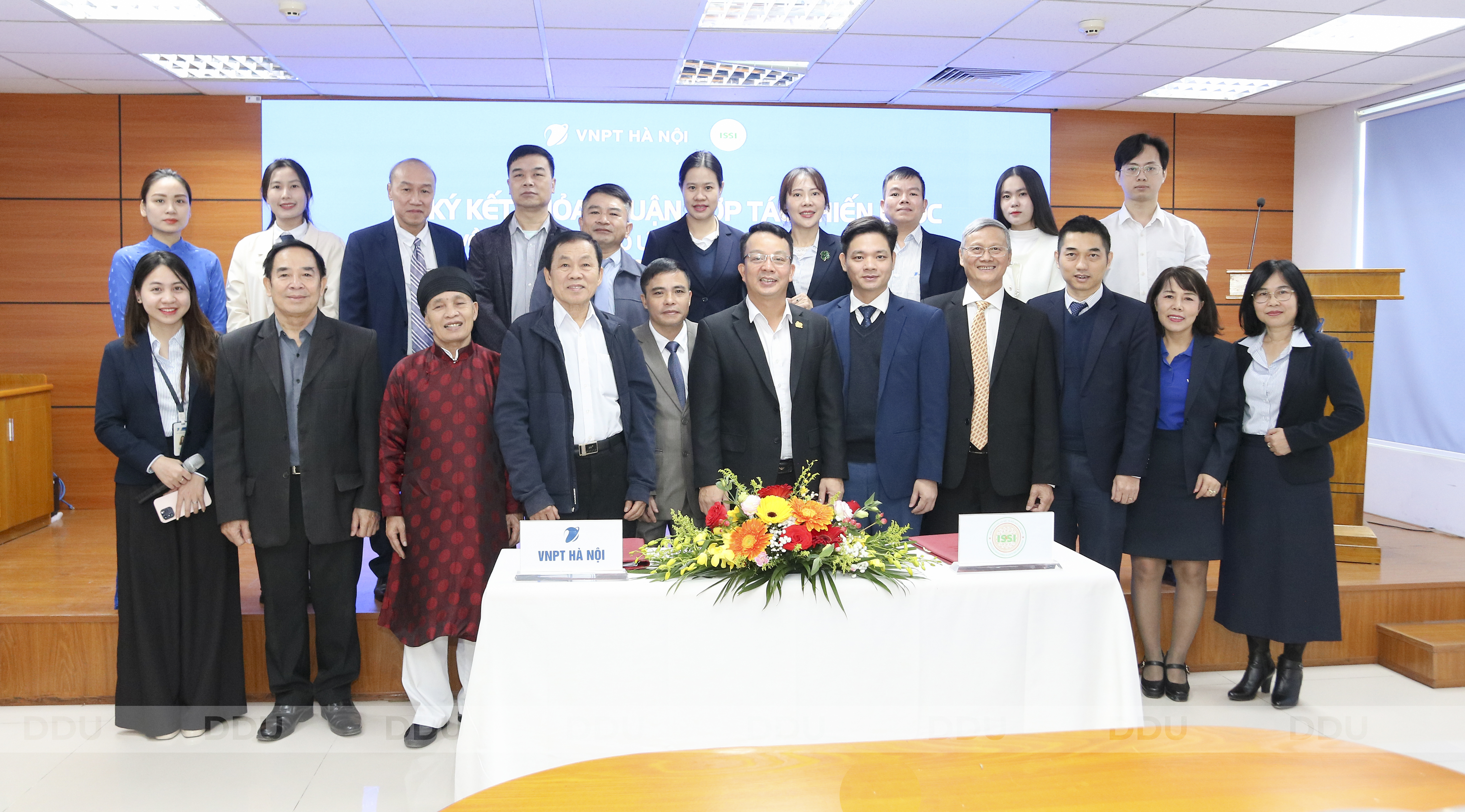 Viện ISSI - Trường Đại học Đông Đô ký kết thỏa thuận hợp tác chiến lược với VNPT Hà Nội về chuyển đổi số