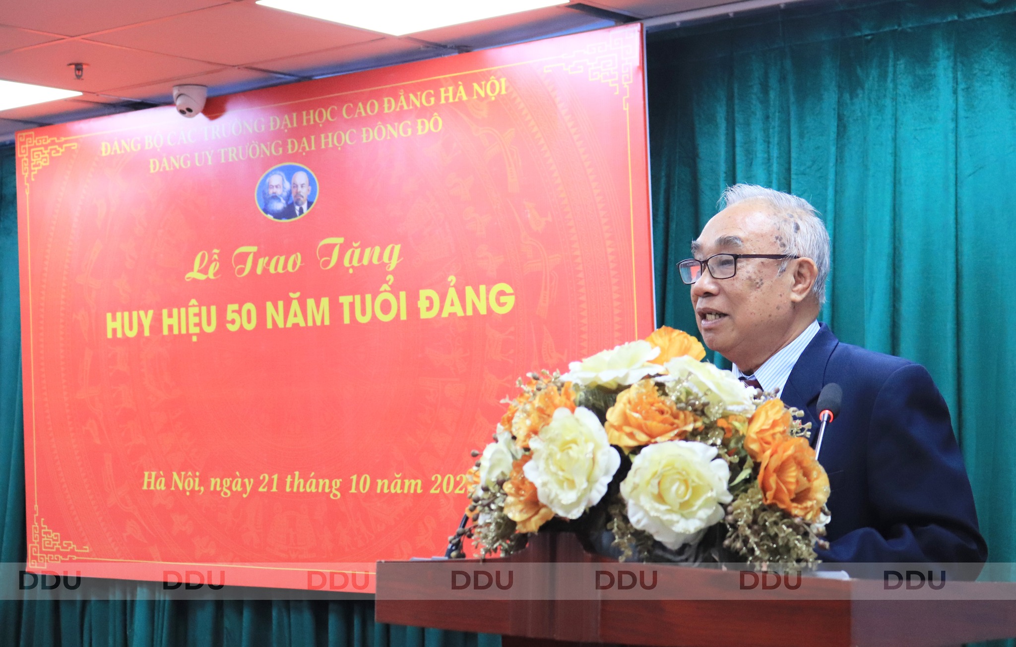 Đồng ch&iacute; Tạ Tiến H&ugrave;ng x&uacute;c động b&agrave;y tỏ tại buổi lễ