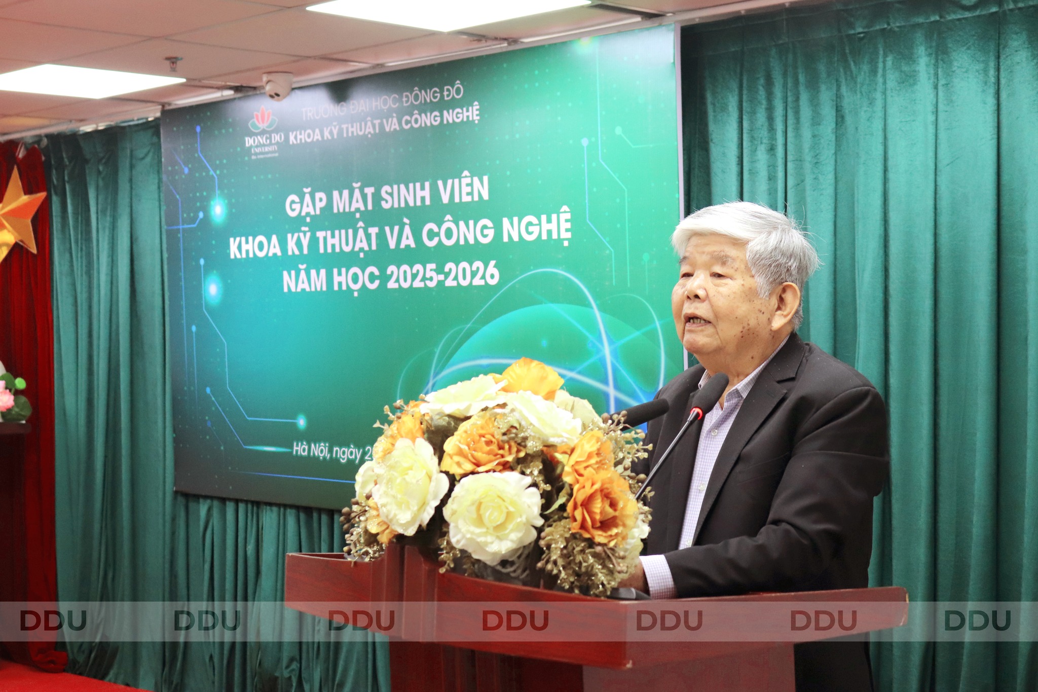 TS. Vũ Xuân Xiển – Trưởng khoa Kỹ thuật và Công nghệ đã xúc động chia sẻ tại buổi gặp mặt