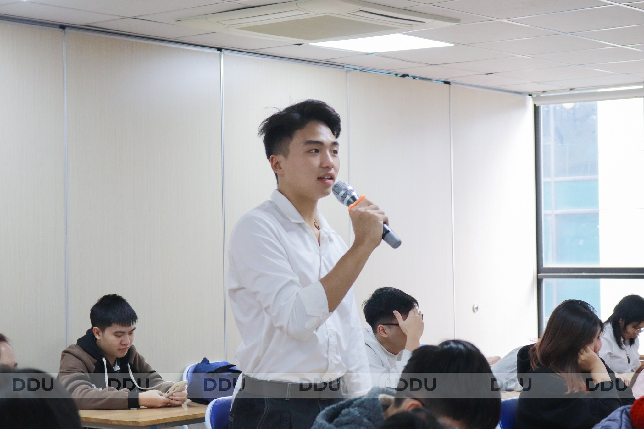 sinh vi&ecirc;n Phạm Hồng Đăng đặt c&acirc;u hỏi