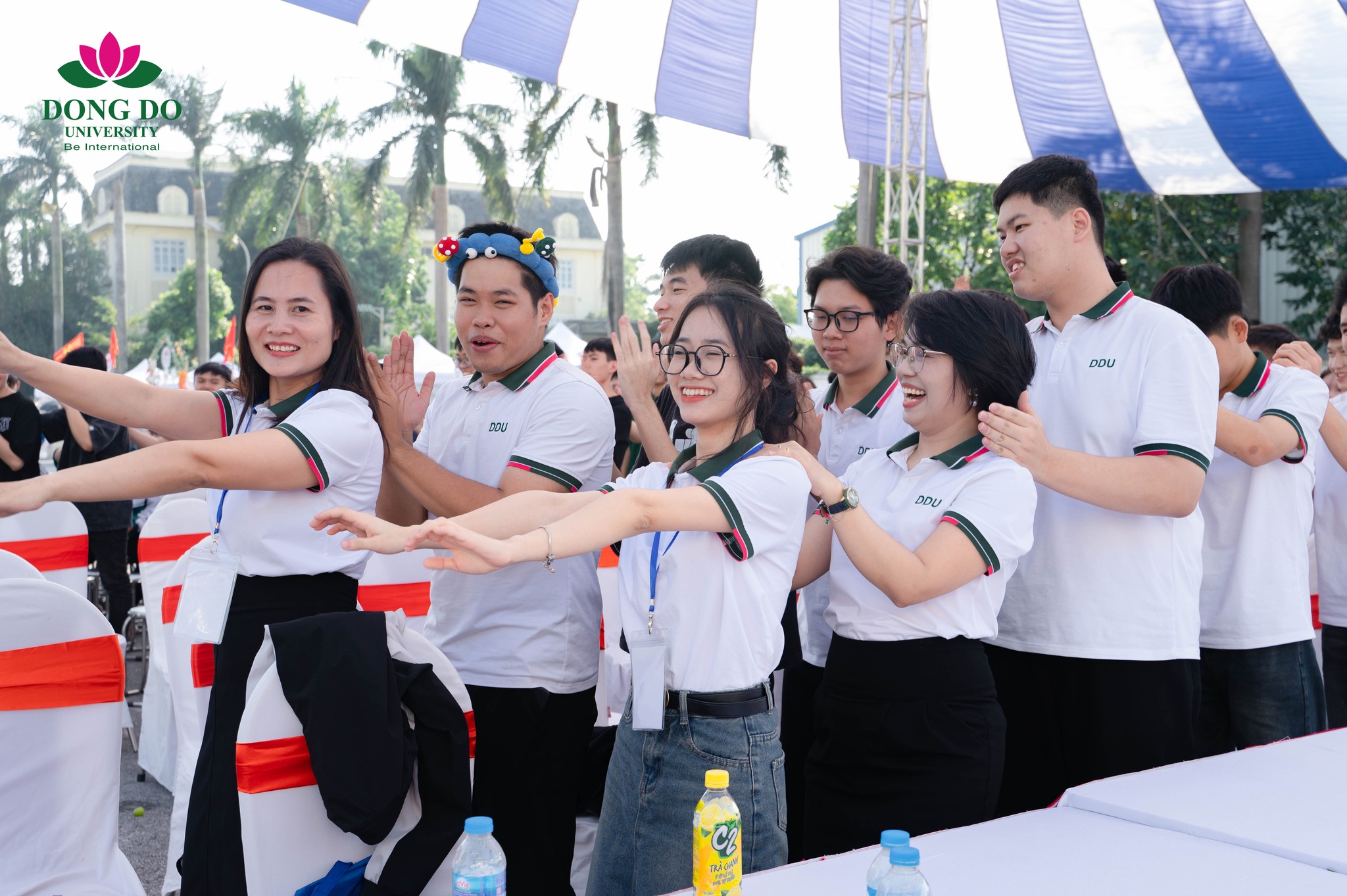 Khoảng c&aacute;ch gần gũi giữa thầy c&ocirc; v&agrave; sinh vi&ecirc;n