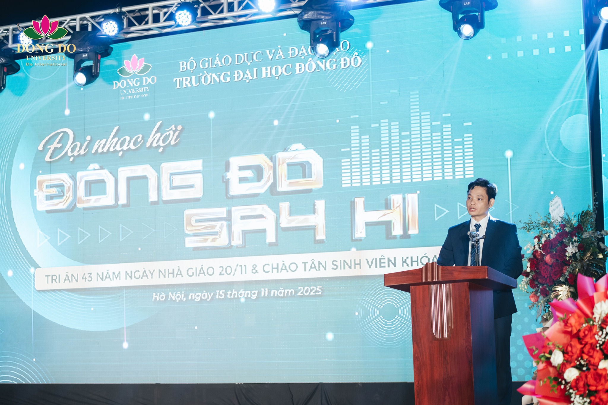 TS. Nguyễn Anh Tuấn &ndash; Ph&oacute; Hiệu trưởng Nh&agrave; trường đ&atilde; l&ecirc;n s&acirc;n khấu ph&aacute;t biểu khai mạc