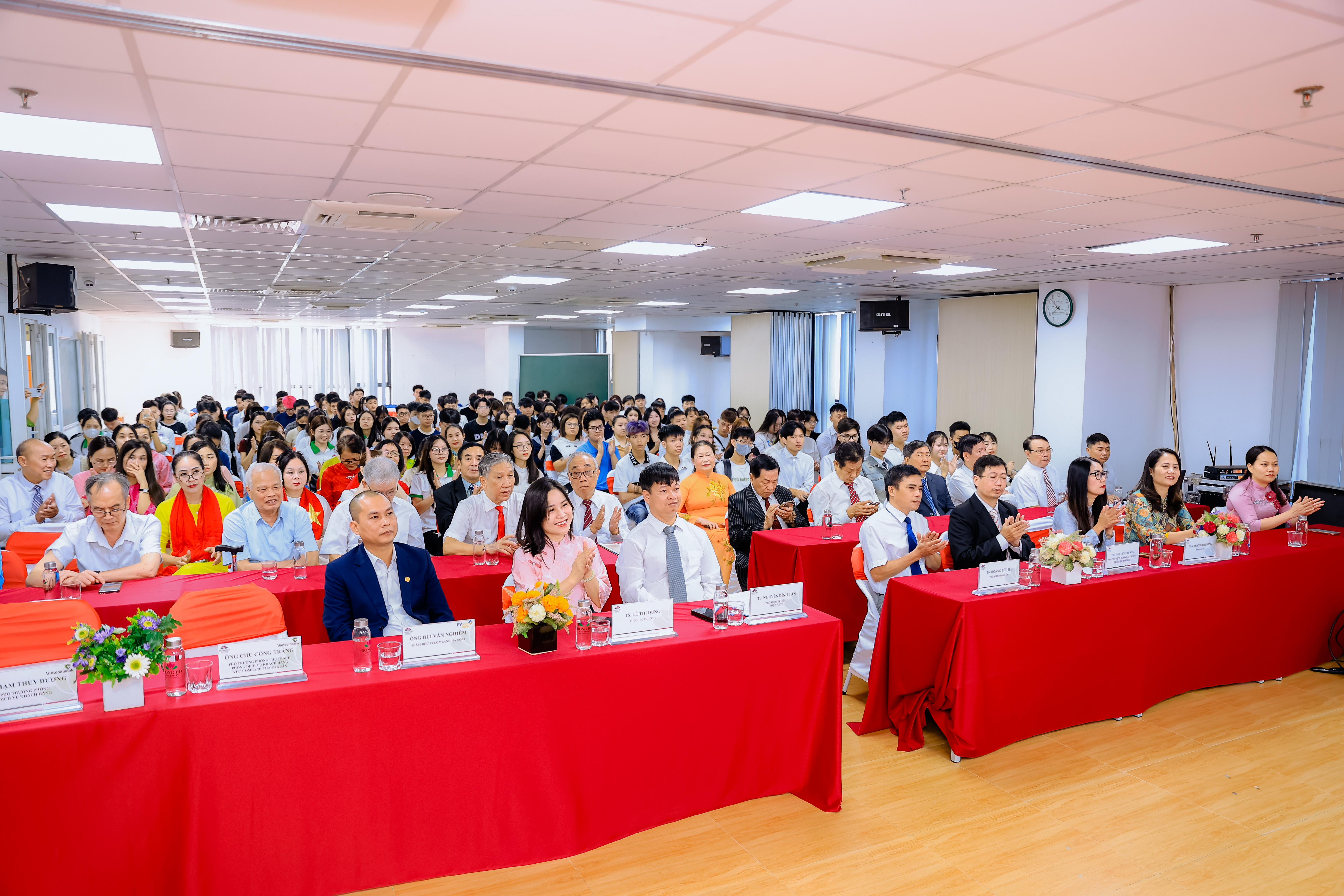 Trường Đại học Đ&ocirc;ng Đ&ocirc; đ&atilde; long trọng tổ chức Lễ Khai giảng năm học 2025&ndash;2026 v&agrave; Kỷ niệm 80 năm th&agrave;nh lập Bộ Quốc gia Gi&aacute;o dục