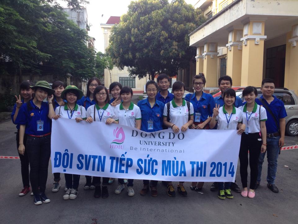 C&aacute;c bạn SVTN Đại học Đ&ocirc;ng Đ&ocirc; tham gia tiếp sức m&ugrave;a thi 2014