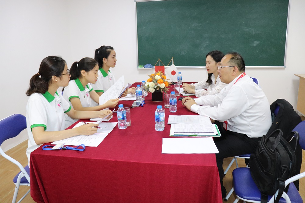 chuc-mung-nhom-sinh-vien-vuot-qua-vong-phong-van-chuong-trinh-thuc-tap-lawson-mo-ra-nhieu-co-hoi-giup-sinh-vien-hoi-nhap-quoc-te