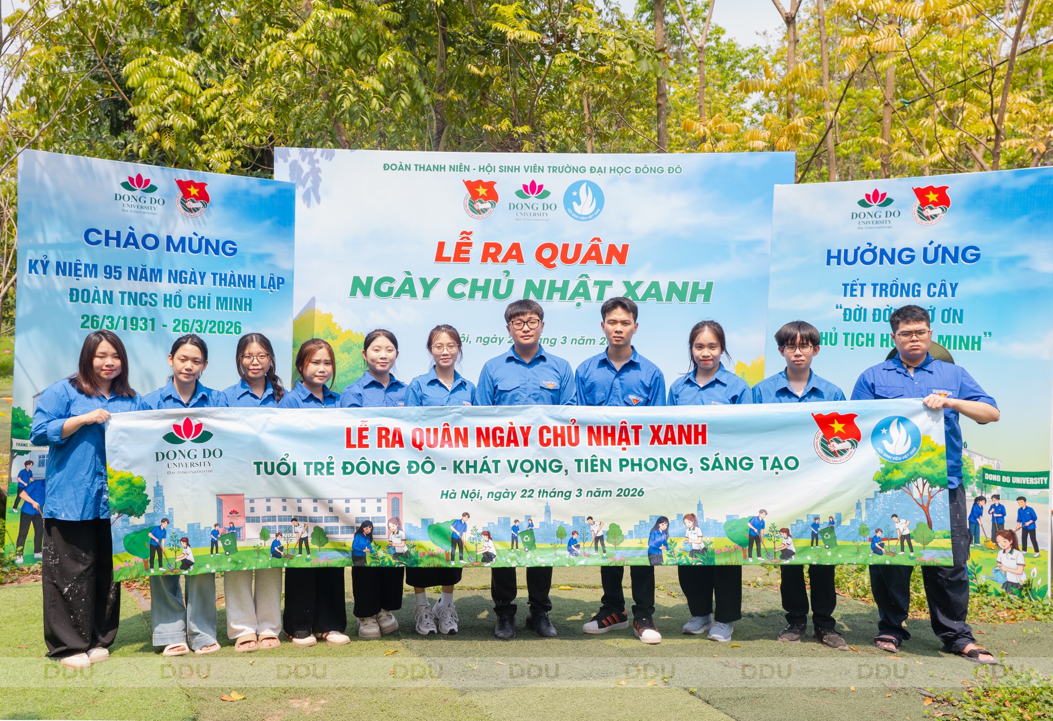 doan-tncs-hcm-truong-dai-hoc-dong-do-ra-quan-ngay-chu-nhat-xanh-2026-trao-tang-600-goc-hong-cho-vuon-thuc-vat-ha-noi