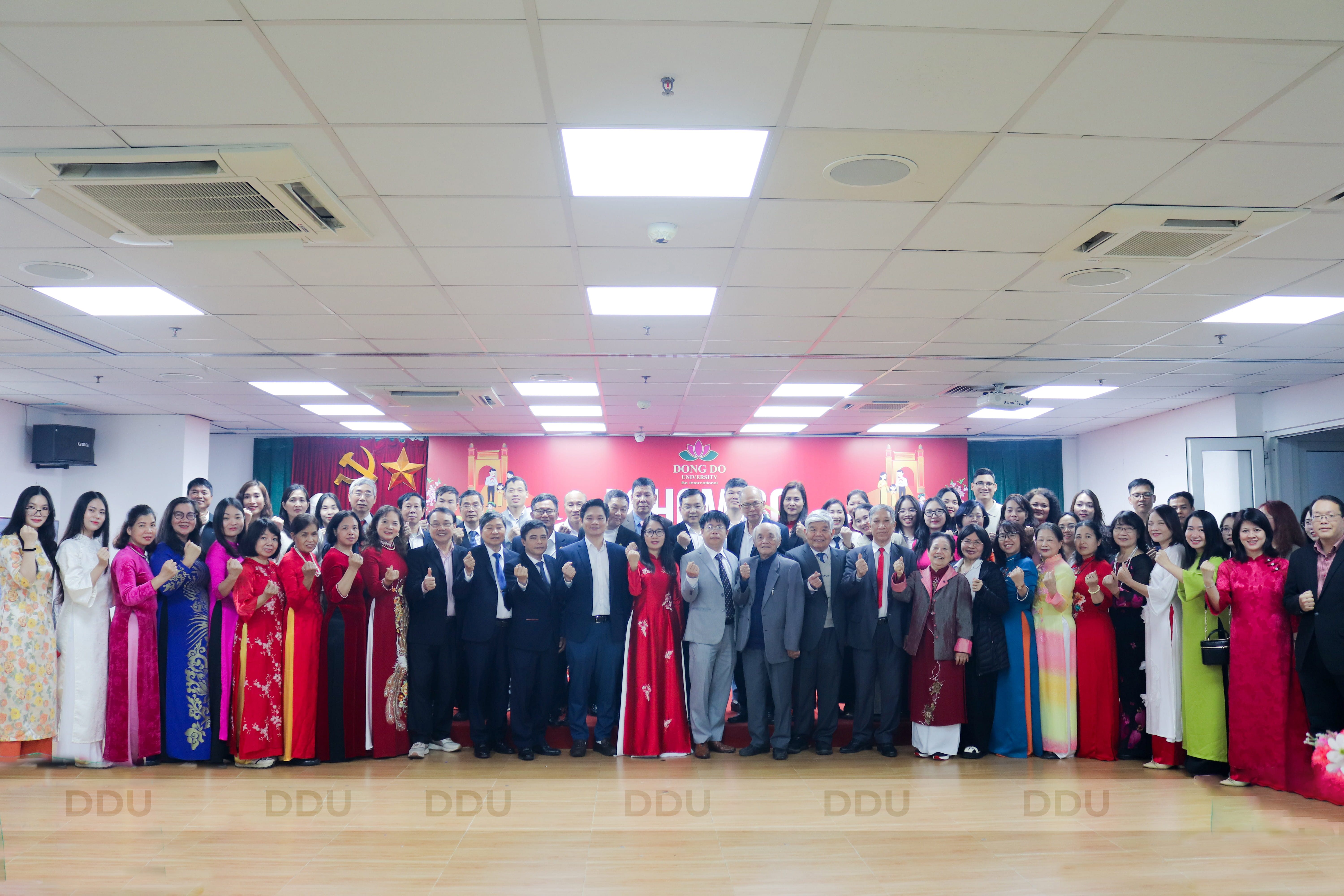 dong-do-ron-rang-khi-the-le-khai-xuan-binh-ngo-2026