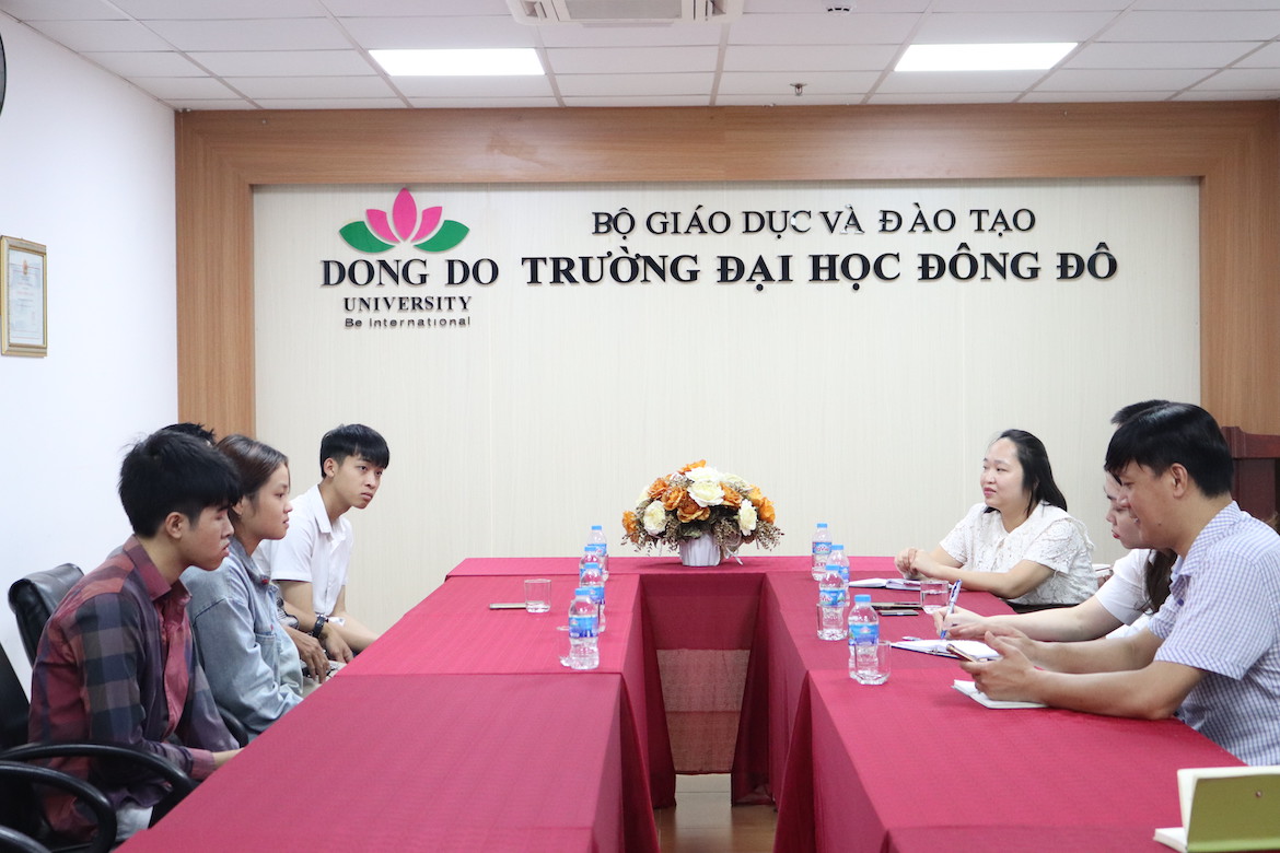 trao-hoc-bong-hon-400-trieu-dong-cho-3-sinh-vien-co-hoan-canh-kho-khan-dien-chinh-sach-dac-biet