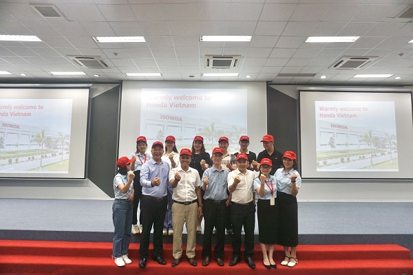 mot-ngay-trai-nghiem-cua-sinh-vien-ddu-tai-nha-may-honda-viet-nam-1786