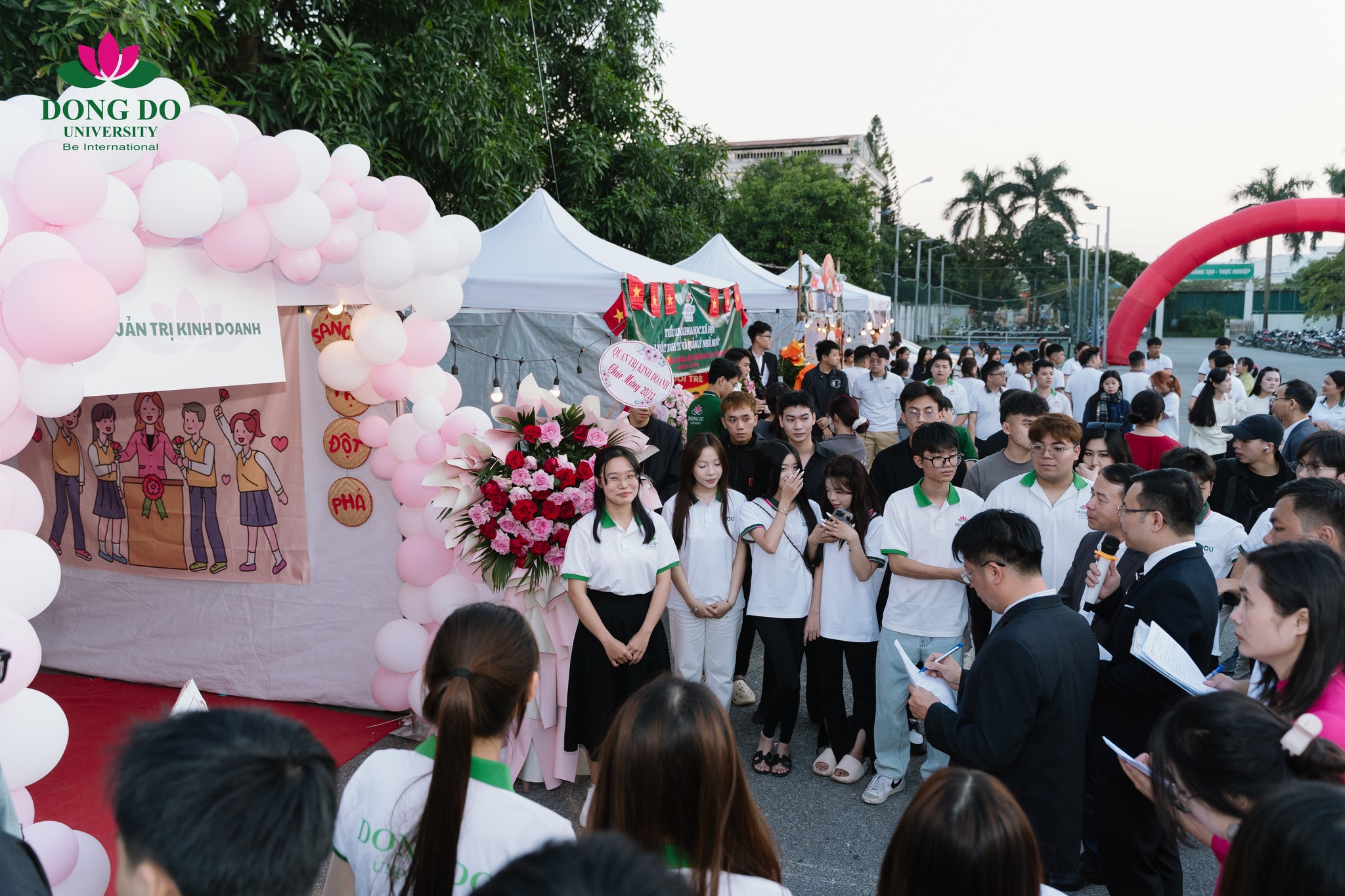 sac-mau-hoi-trai-dong-do-sang-tao-gan-lien-chuyen-mon-trong-chuoi-hoat-dong-chao-mung-ngay-nha-giao-viet-nam-20-11