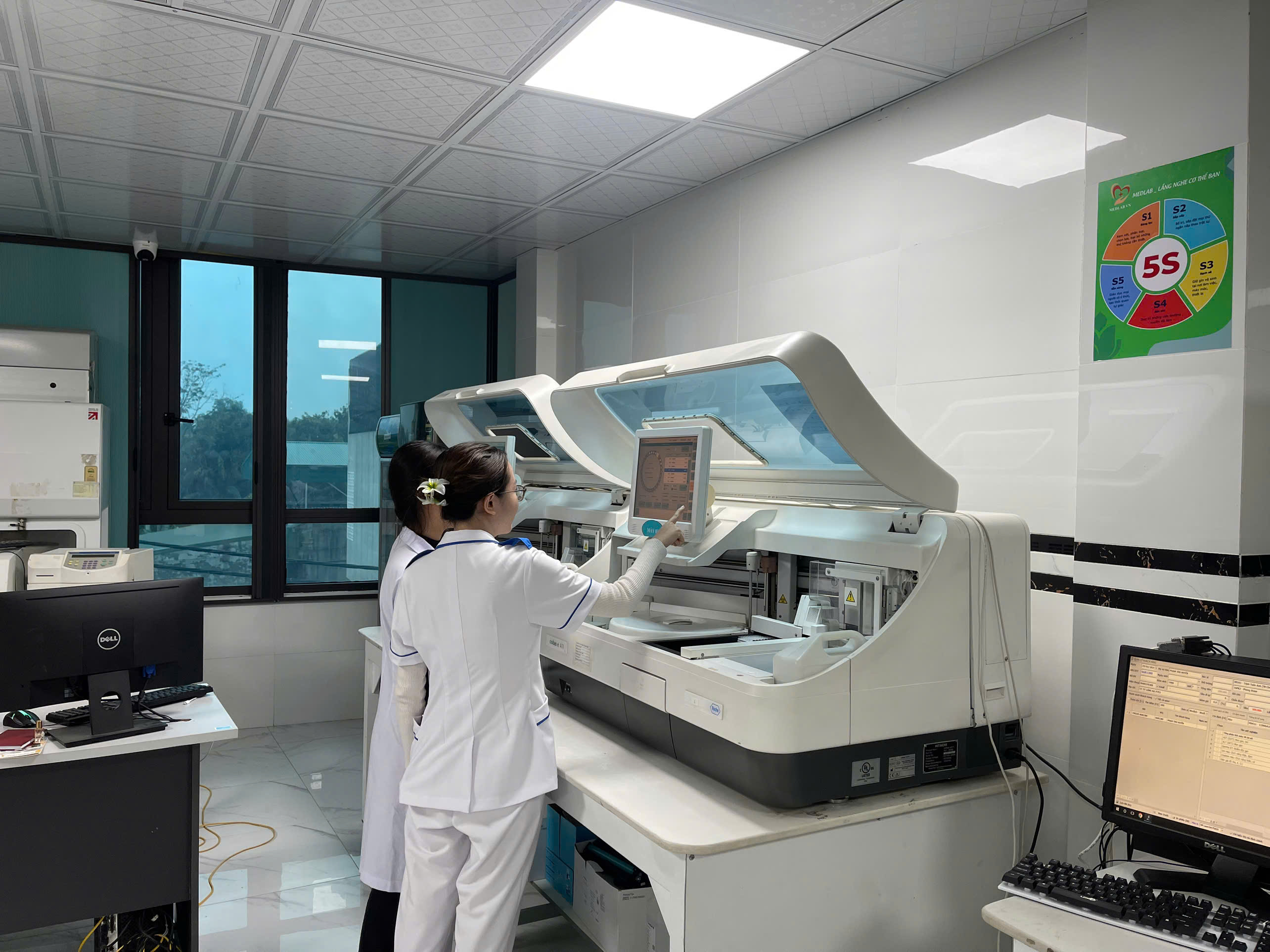sinh-vien-k27-nganh-ky-thuat-xet-nghiem-y-hoc-truong-dai-hoc-dong-do-thuc-tap-tai-phong-xet-nghiem-va-chuan-y-khoa-medlab-viet-n