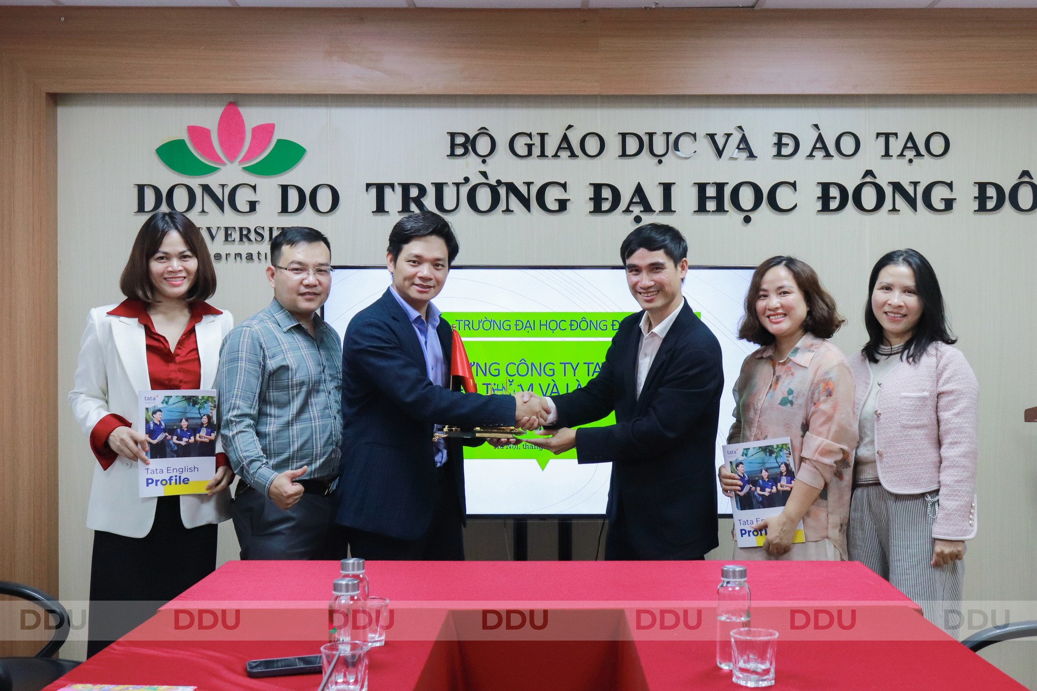 truong-dai-hoc-dong-do-hop-tac-cung-trung-tam-tieng-anh-tata-nang-tam-nang-luc-ngoai-ngu-cho-sinh-vien