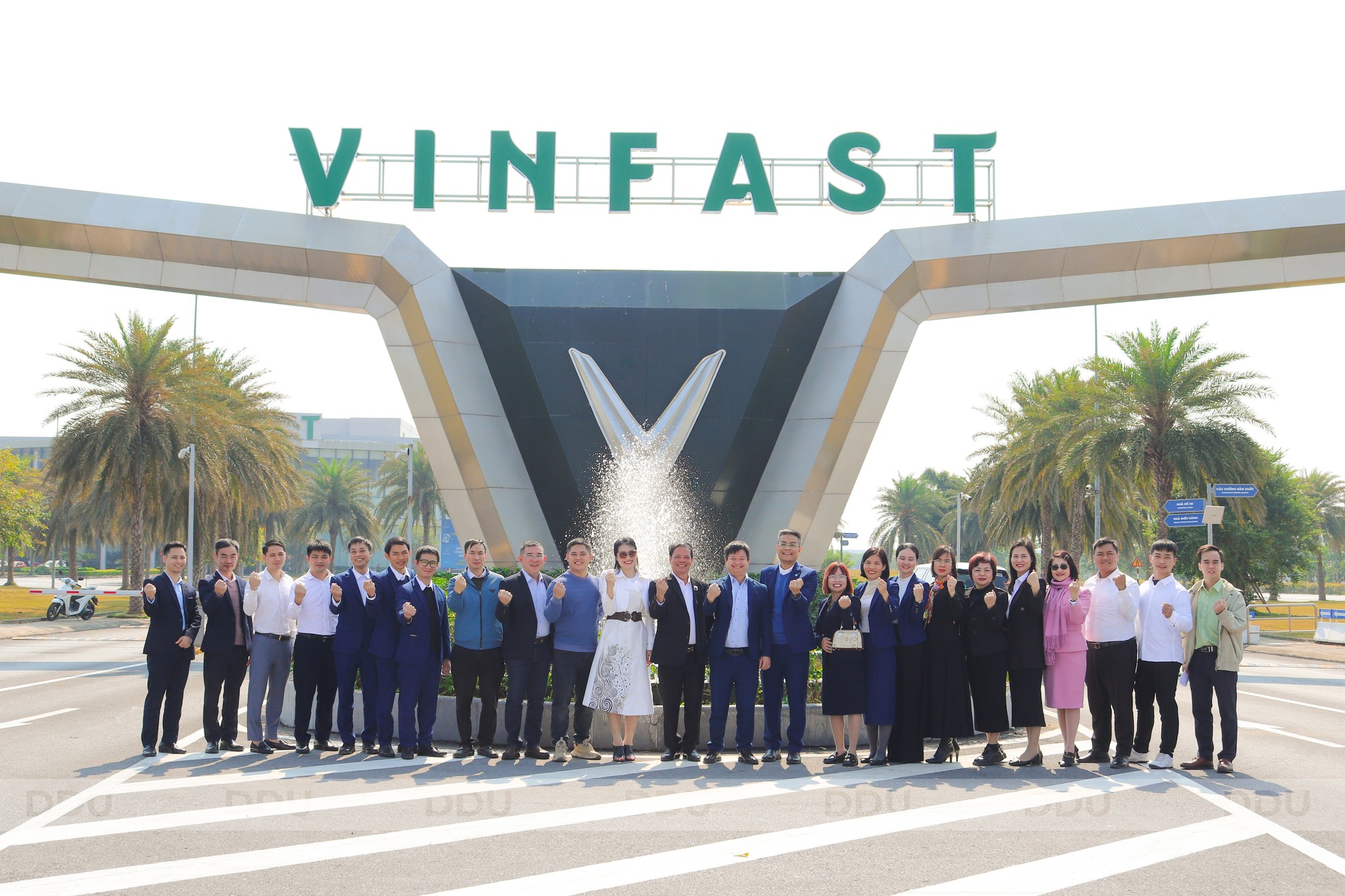 truong-dai-hoc-dong-do-tham-va-lam-viec-tai-nha-may-vinfast-nang-tam-hop-tac-mo-rong-co-hoi-viec-lam-cho-sinh-vien