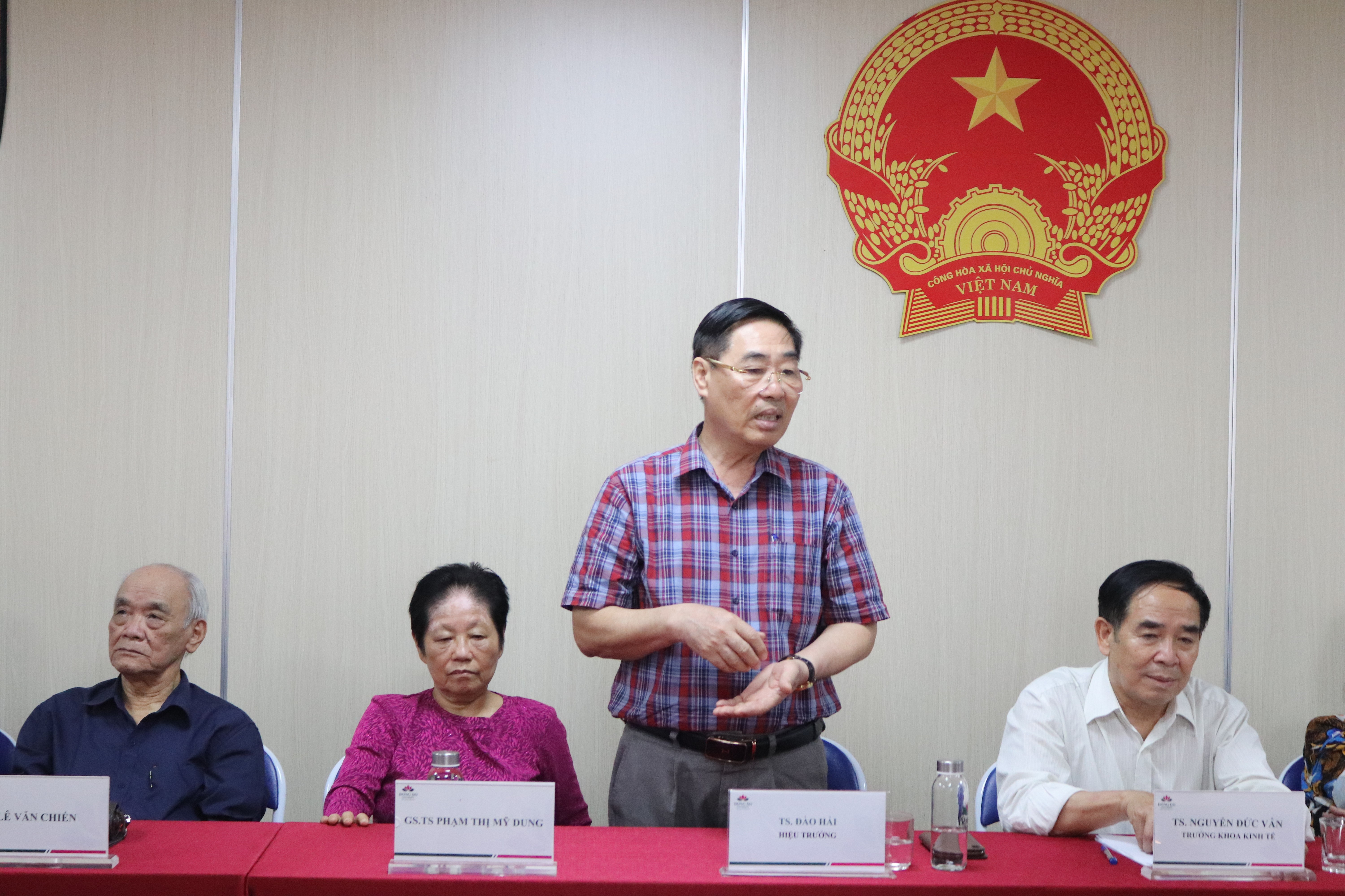 truong-dai-hoc-dong-do-to-chuc-gap-mat-hoc-vien-sau-dai-hoc-khoa-12-13-dong-hanh-dinh-huong-nghien-cuu