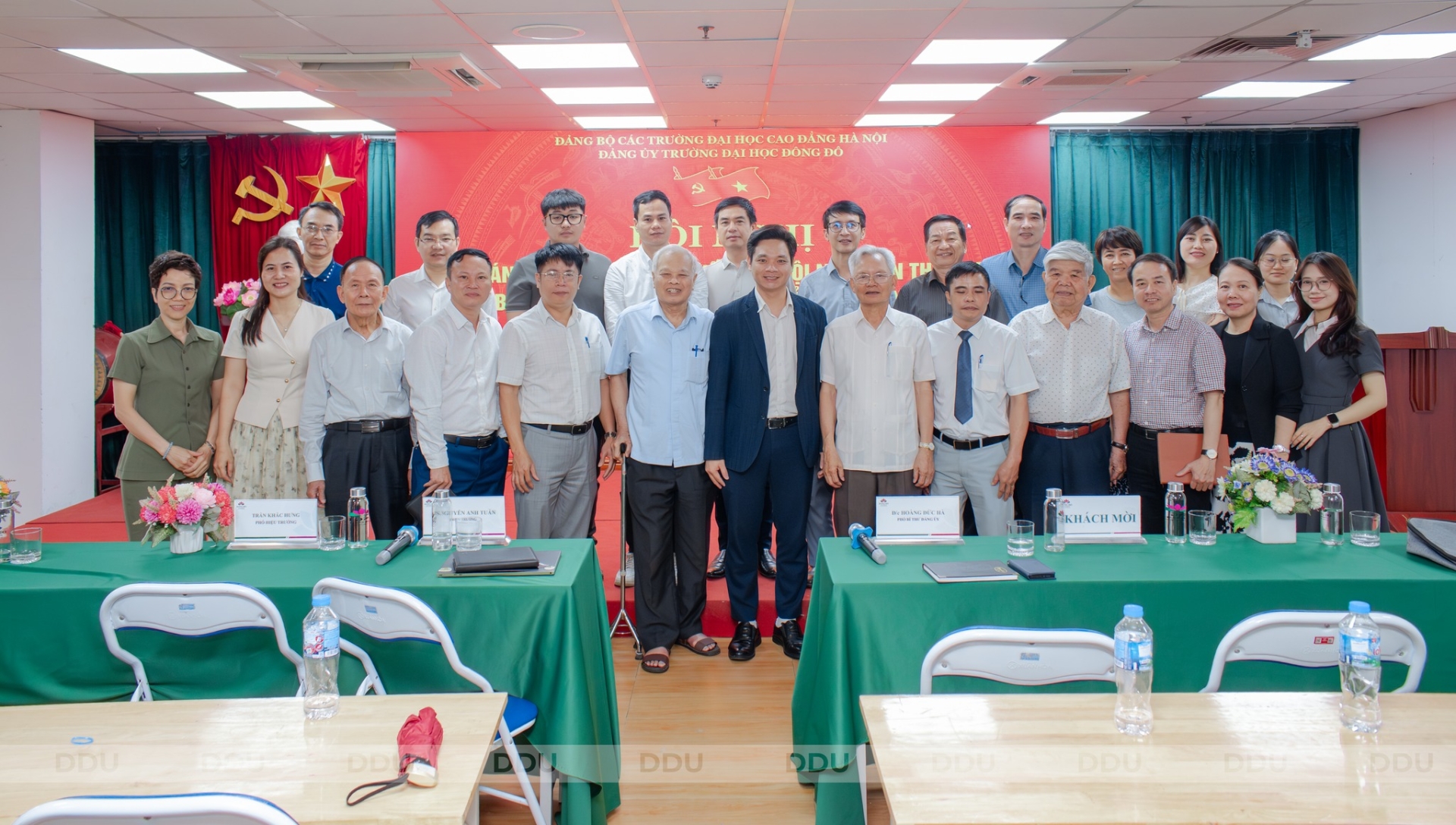 dang-bo-truong-dai-hoc-dong-do-to-chuc-hoi-nghi-quan-triet-nghi-quyet-trung-uong-2-khoa-xiv-va-thong-tin-thoi-su-trong-nuoc-quo