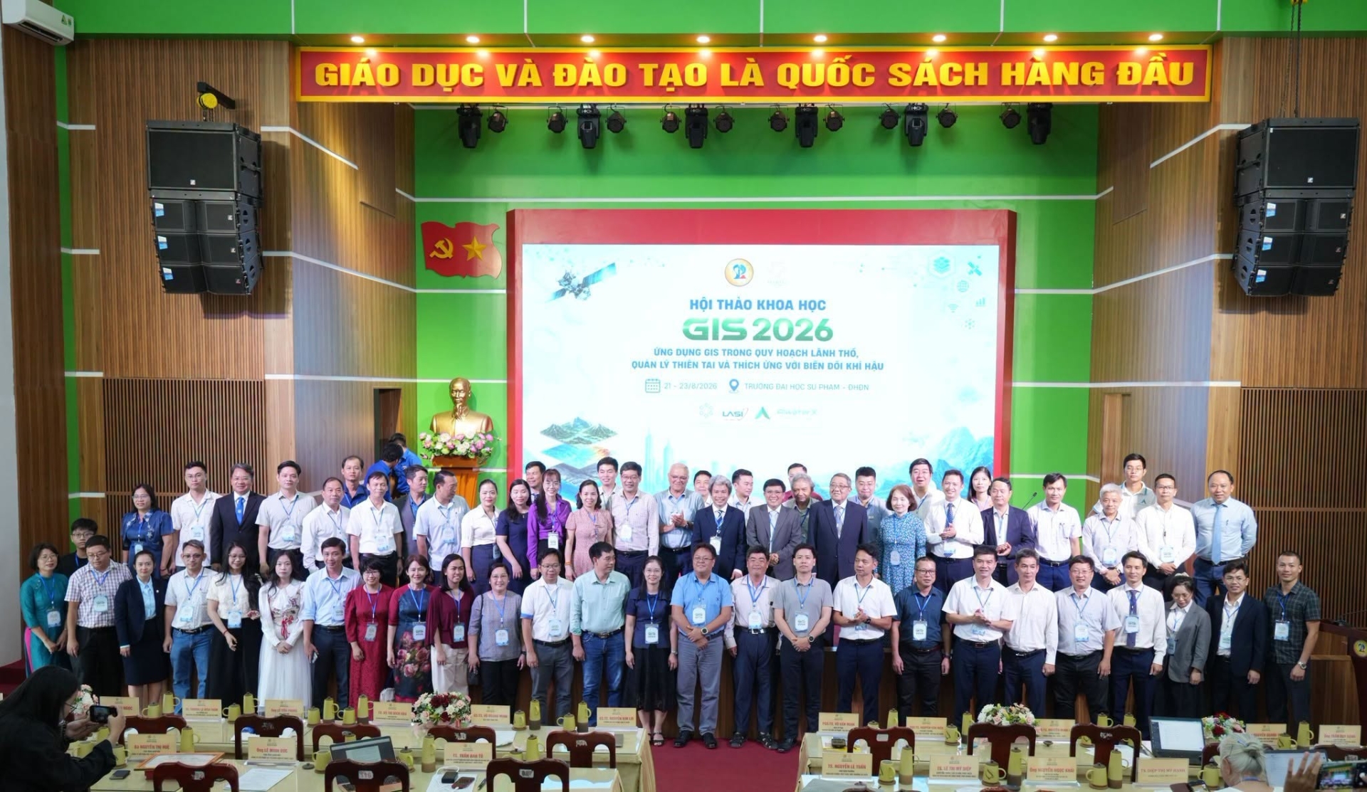 nhom-nghien-cuu-truong-dai-hoc-dong-do-tham-du-hoi-thao-khoa-hoc-ung-dung-gis-toan-quoc-2026