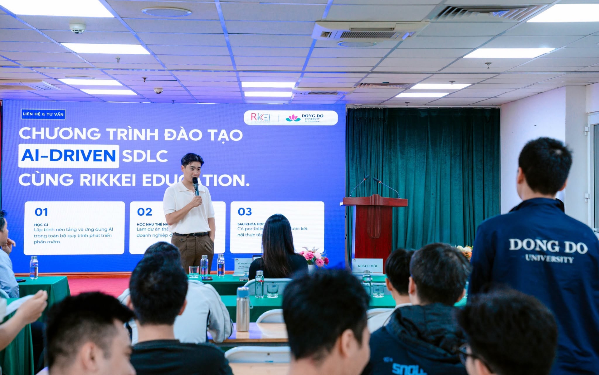 truong-dai-hoc-dong-do-ket-noi-doanh-nghiep-dua-thuc-tien-nghe-nghiep-den-gan-sinh-vien-nganh-cong-nghe-thong-tin