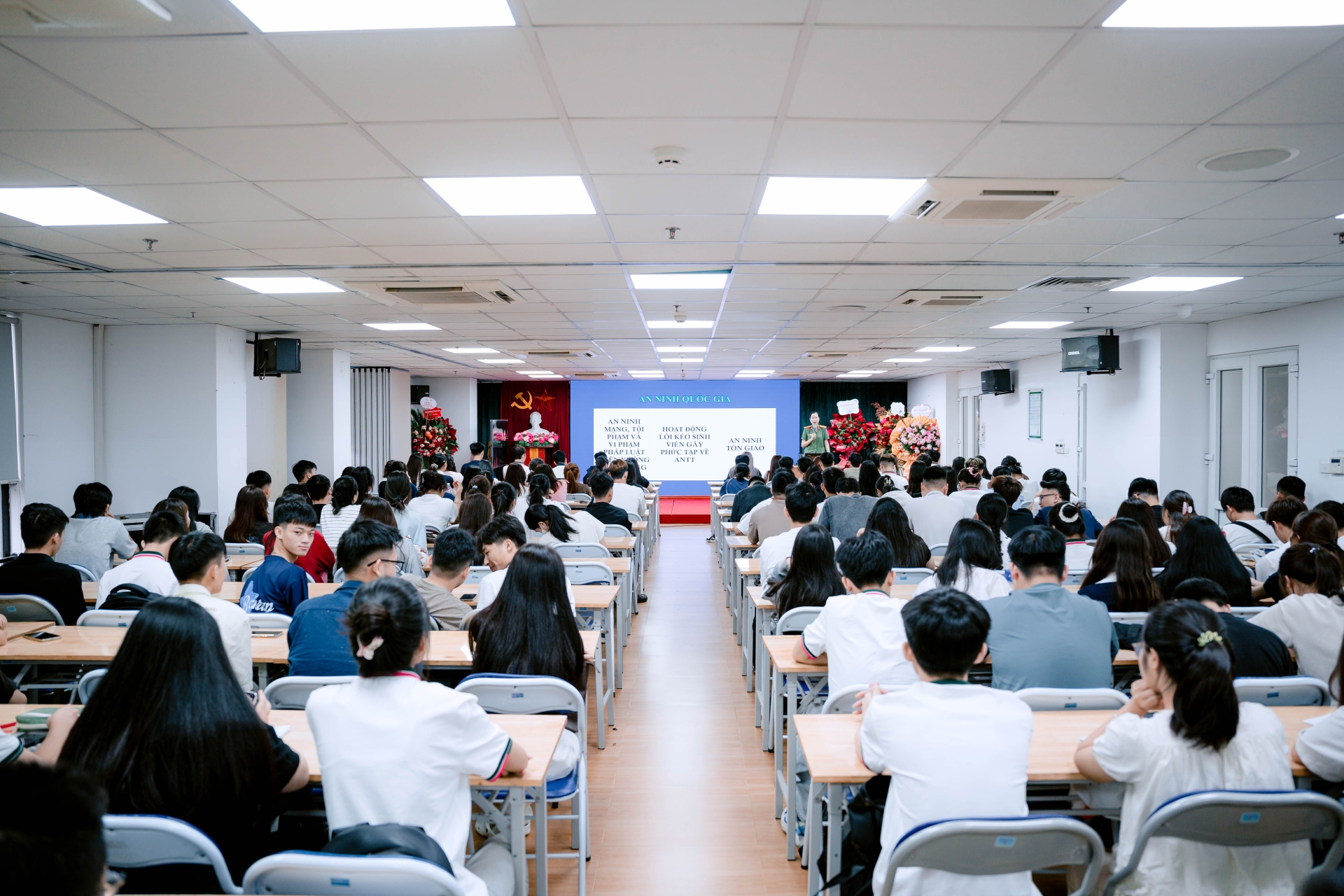 Tân sinh viên K31 tiếp tục hành trang kiến thức ngày Sinh hoạt công dân – Sinh viên đầu khóa năm học 2026 – 2027